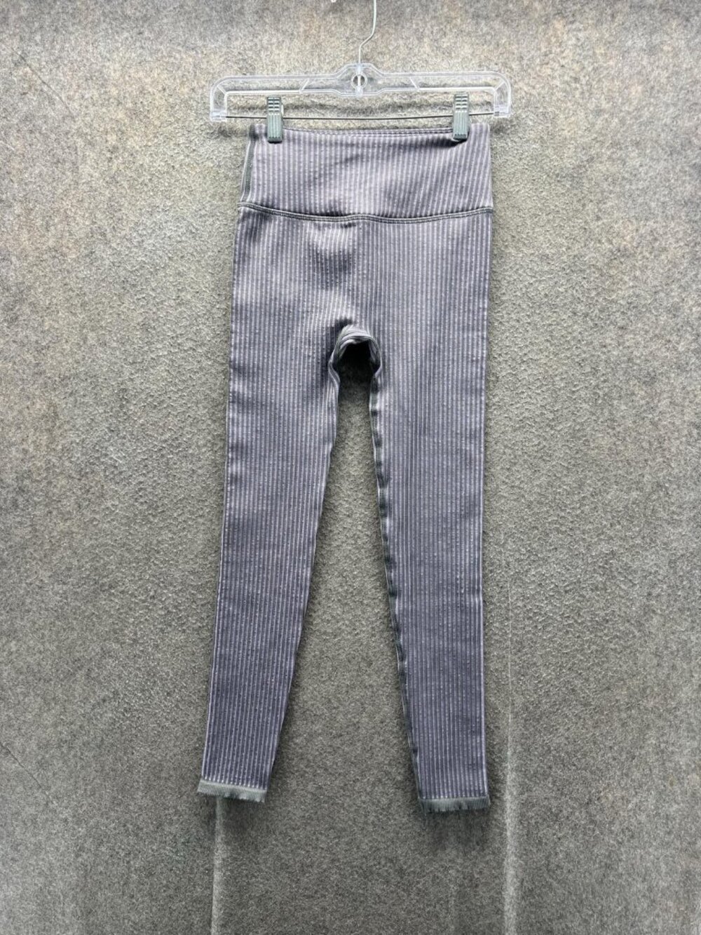 Fabletics Legging Women Small Gray Striped High Waist Ribbed Seamless Ankle Yoga
